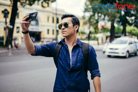 Theo dõi CR7 với dịch vụ CR7 MobiFone Theo dõi tin tức cầu thủ yêu thích cùng dịch vụ CR7 MobiFone